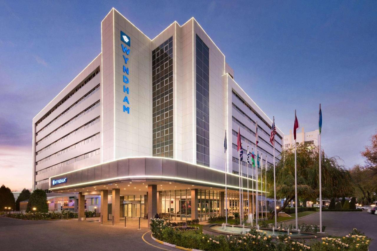 Hotel Wyndham Taszkent Zewnętrze zdjęcie
