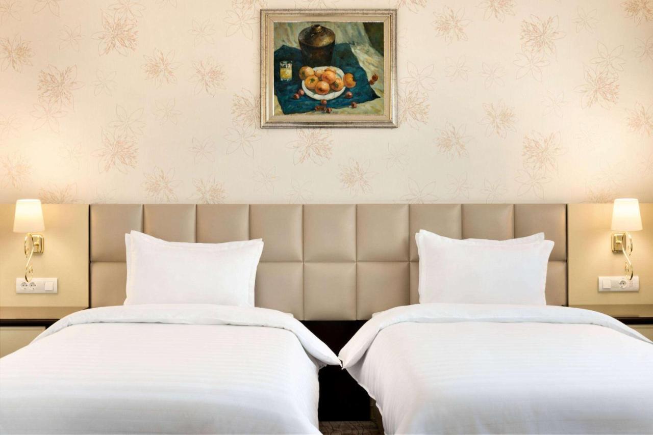 Hotel Wyndham Taszkent Zewnętrze zdjęcie