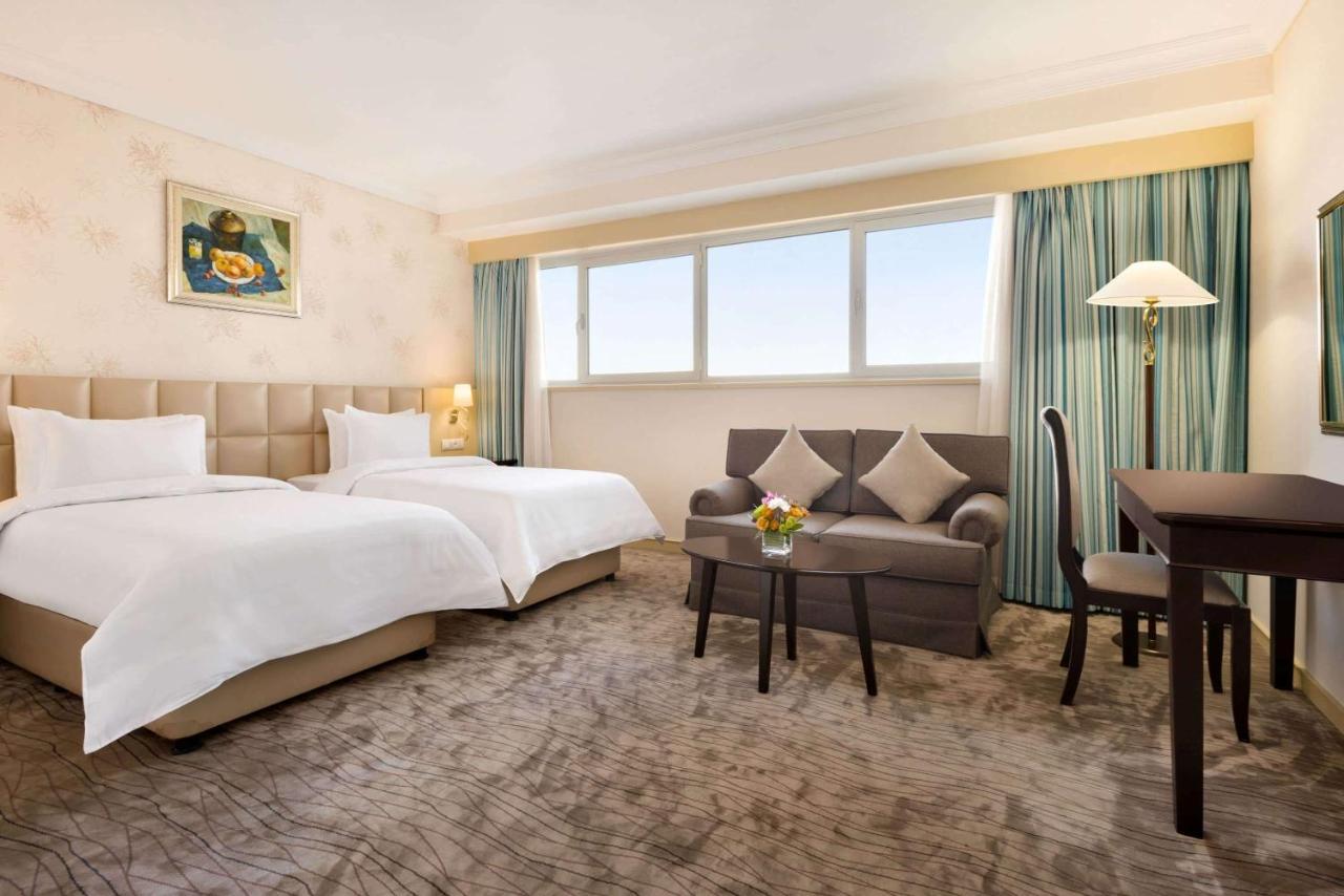 Hotel Wyndham Taszkent Zewnętrze zdjęcie