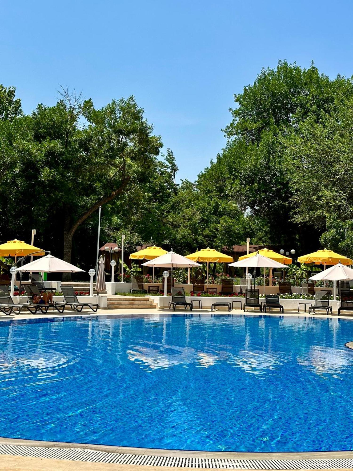 Hotel Wyndham Taszkent Zewnętrze zdjęcie