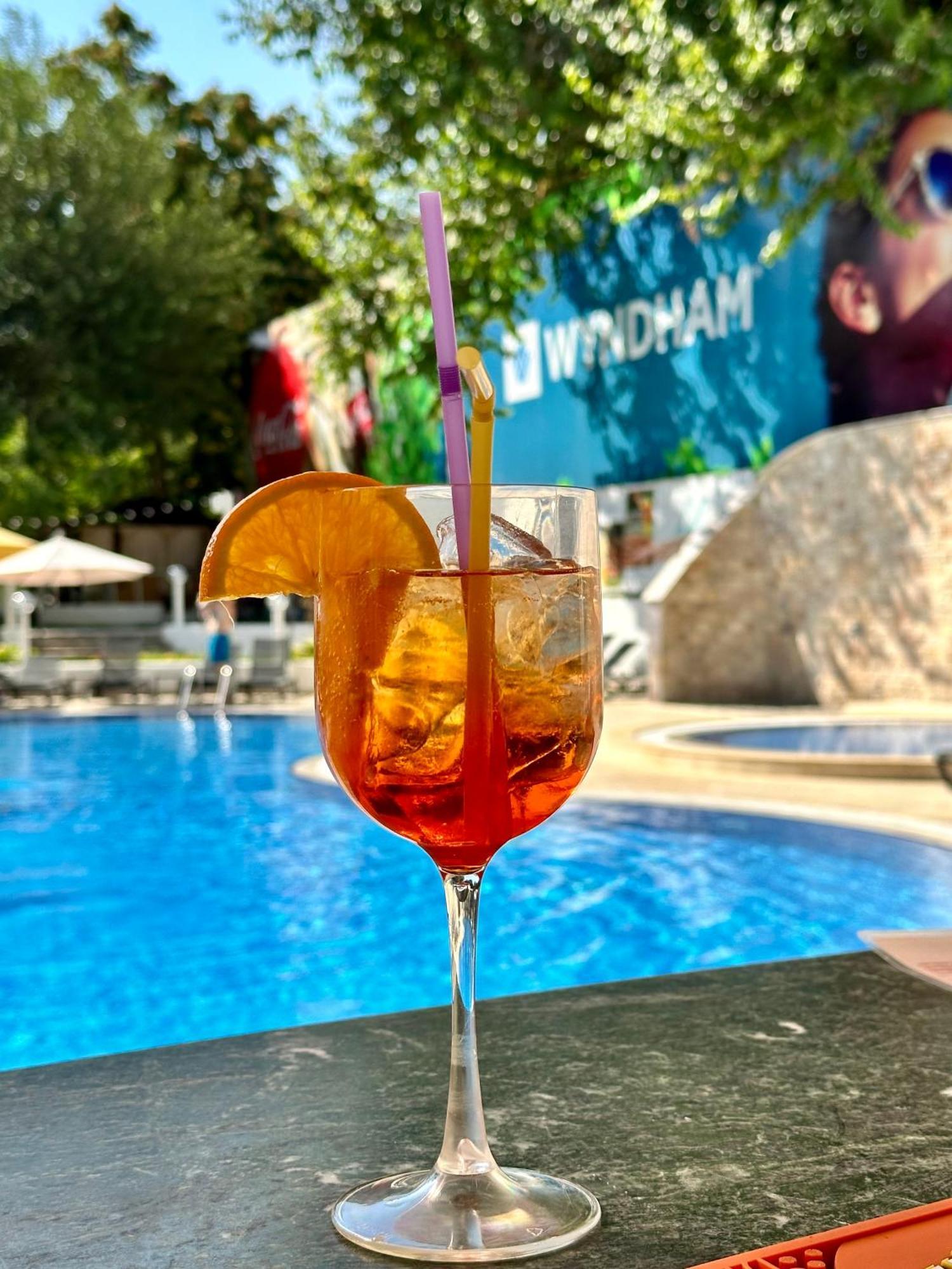 Hotel Wyndham Taszkent Zewnętrze zdjęcie