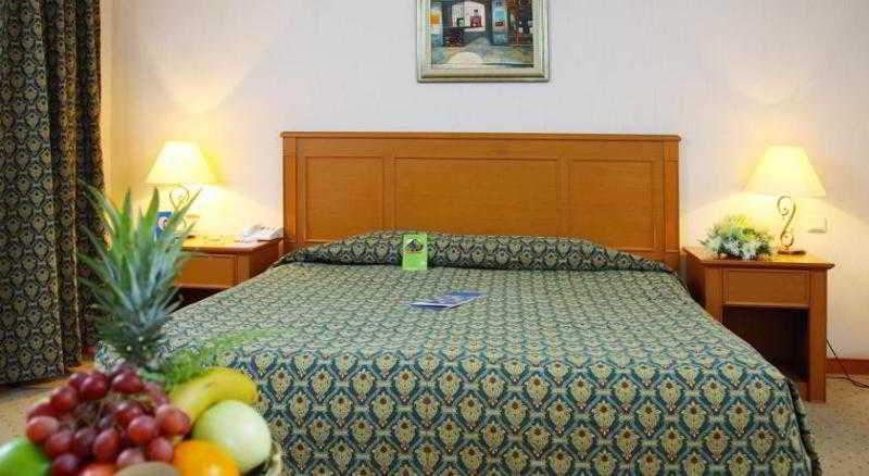Hotel Wyndham Taszkent Zewnętrze zdjęcie